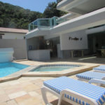 Casa de Alto Padrão com 5 Suítes e Lazer Completo– Guarujá