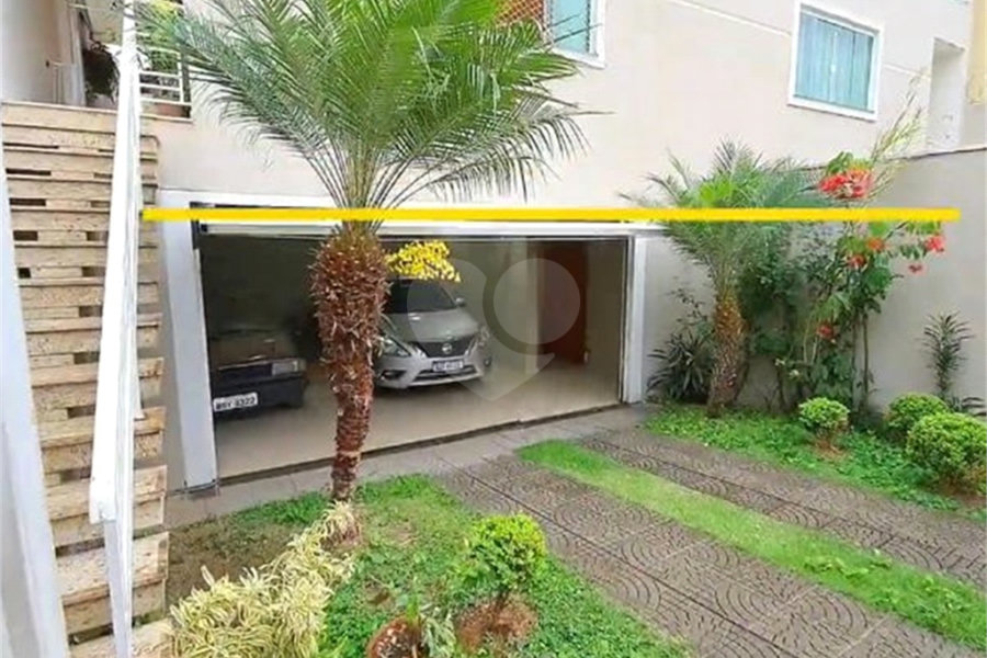 Sobrado à venda com 3 quartos, sendo 1 suíte,  em Parque Vitória, São Paulo, SP
