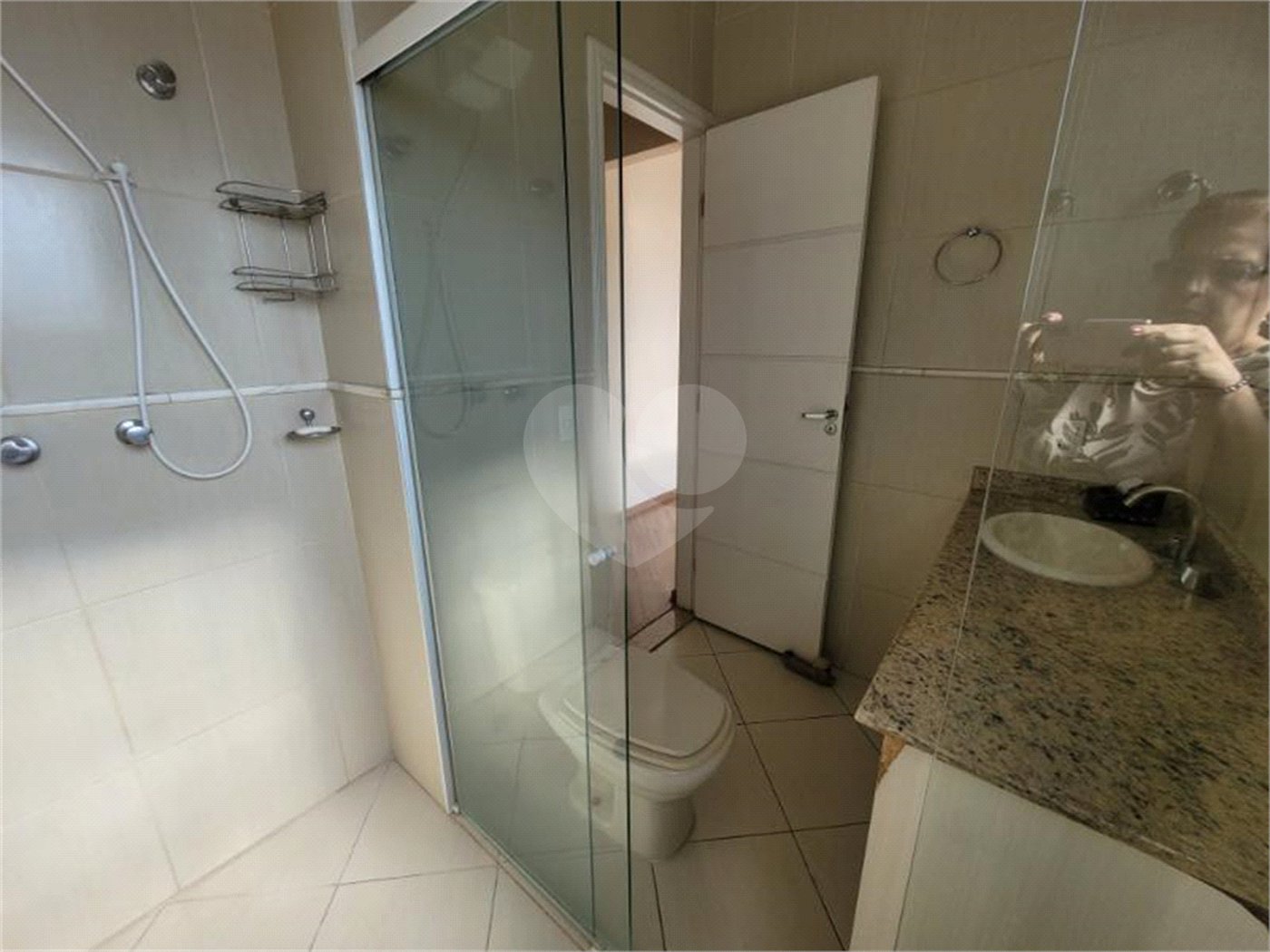 Casa à venda com 3 quartos, sendo 1 suíte,  no condomínio Maximus I, São Paulo - SP
