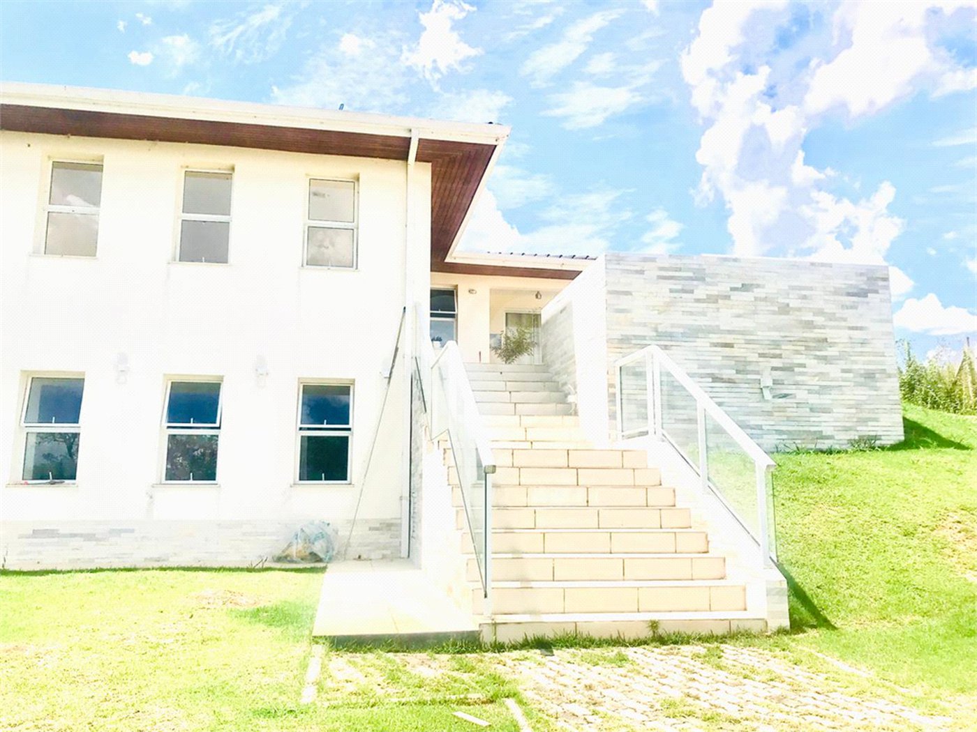 Casa à venda com 3 quartos, sendo 1 suíte, no condomínio Residencial Patrimônio do Carmo, São Roque - SP