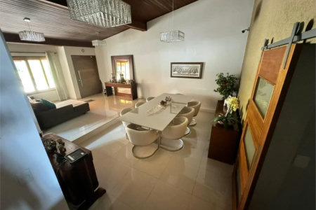 Casa à venda com 3 quartos, sendo 1 suíte, no condomínio Residencial Jardim das Flores 1510, Cotia - SP