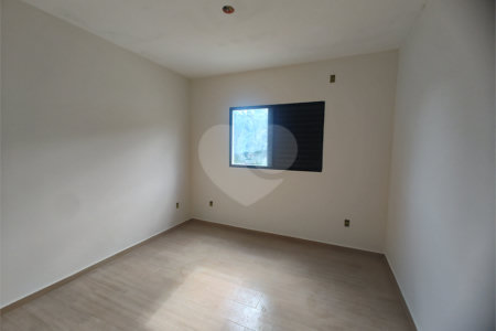 Casa à venda com 2 quartos, sendo 1 suíte, em Jardim Santo Antônio, Atibaia, SP
