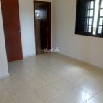 Casa para alugar com 3 quartos, sendo 1 suíte, em Vila Petrópolis, Atibaia, SP