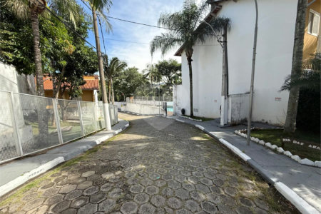 Casa à venda com 2 suítes no condomínio Village Palmas, São Paulo - SP