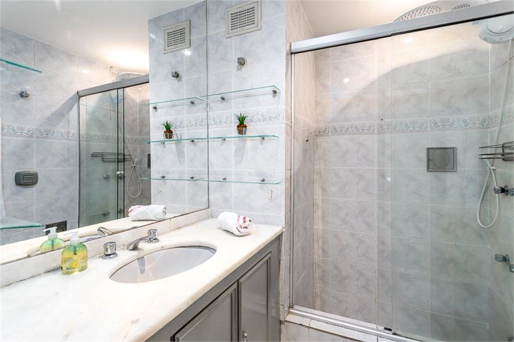 Apartamento à venda com 3 quartos, sendo 1 suíte, em Copacabana, Rio de Janeiro, RJ