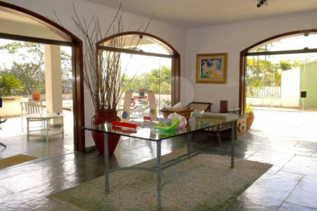 Sobrado à venda com 4 quartos, sendo 2 suítes, em Jardim Leonor, São Paulo, SP