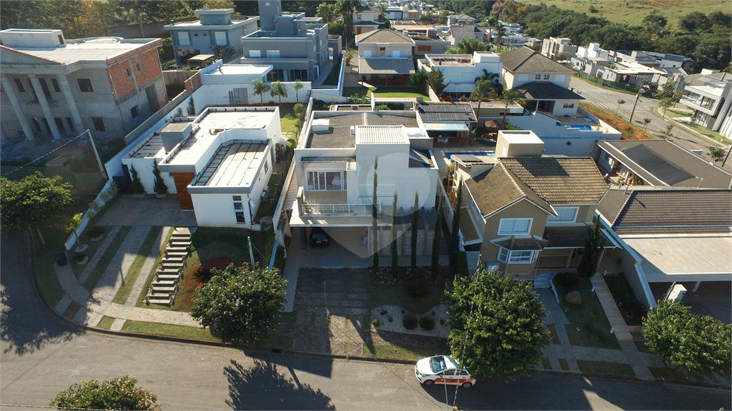 Casa à venda com 4 suítes no condomínio Figueira Gardn, Atibaia - SP