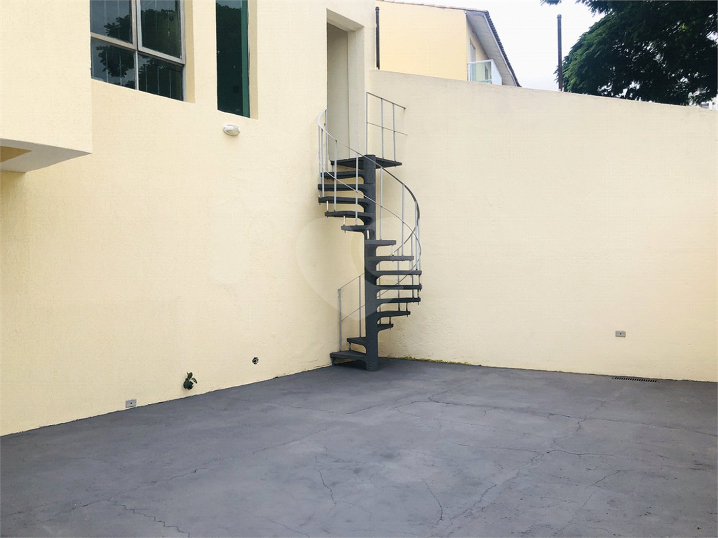 Sobrado à venda com 3 quartos, sendo 1 suíte, em Vila Romero, São Paulo, SP