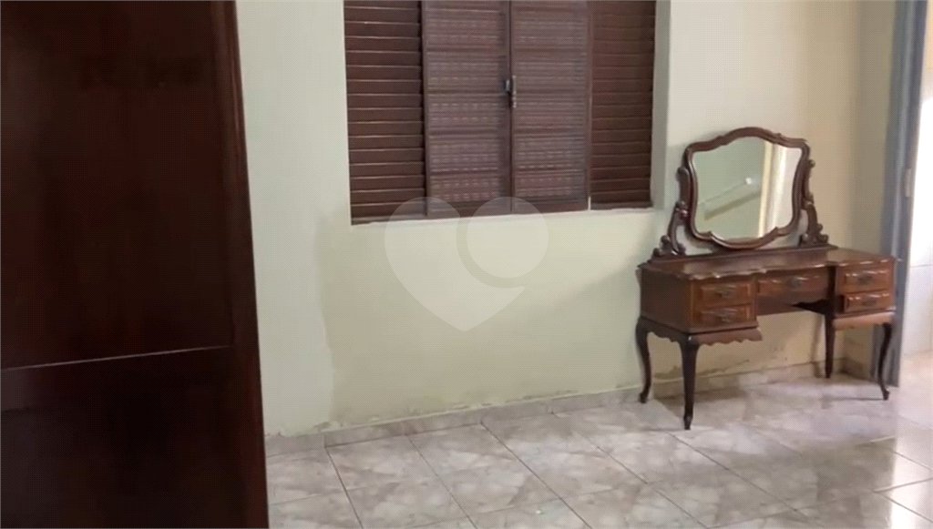 Casa à venda com 3 quartos, sendo 1 suíte,  no Centro, Salto, SP