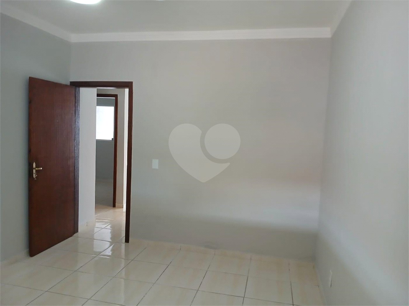 Casa de Vila à venda com 3 quartos, sendo 1 suíte, em Jardim Wanel Ville V, Sorocaba, SP