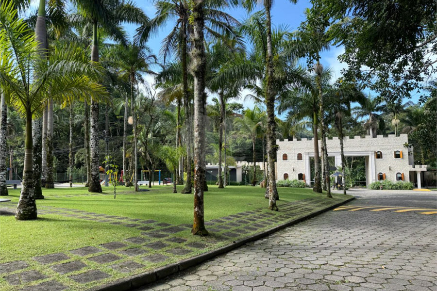 Casa à venda com 6 suítes em Massaguaçu, Caraguatatuba, SP
