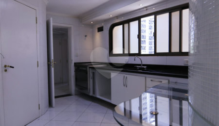 Apartamento à venda com 4 quartos, sendo 2 suítes,  em Indianópolis, São Paulo, SP