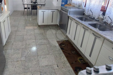 Casa à venda com 4 quartos, sendo 2 suítes, no condomínio Vivendas do Lago, Sorocaba - SP