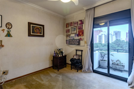 Apartamento à venda com 3 quartos, sendo 2 suítes, em Campo Belo, São Paulo, SP