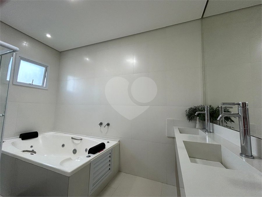 Casa à venda com 4 suítes no condomínio Residencial Jabuticabeiras, São Paulo - SP