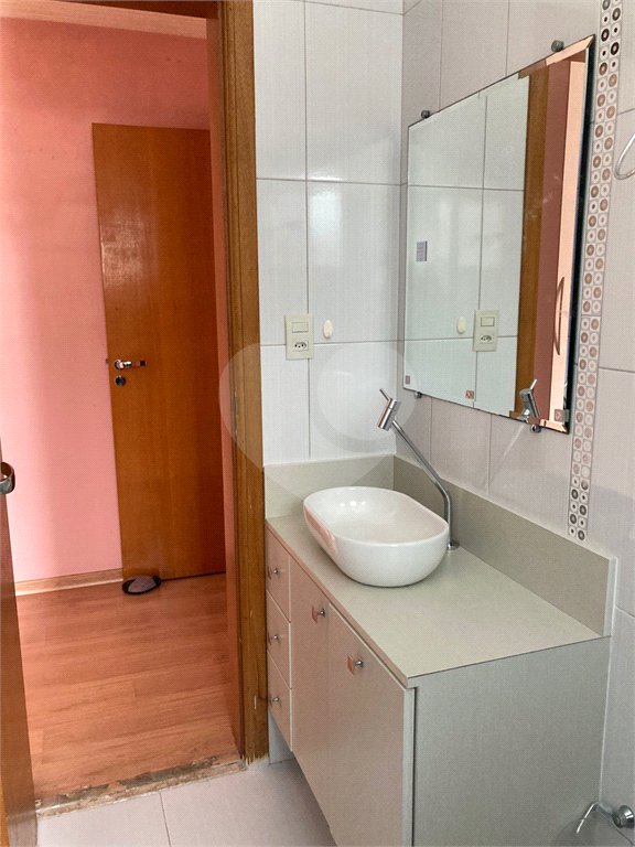 Sobrado à venda com 3 quartos, sendo 1 suíte, em Vila Constança, São Paulo, SP