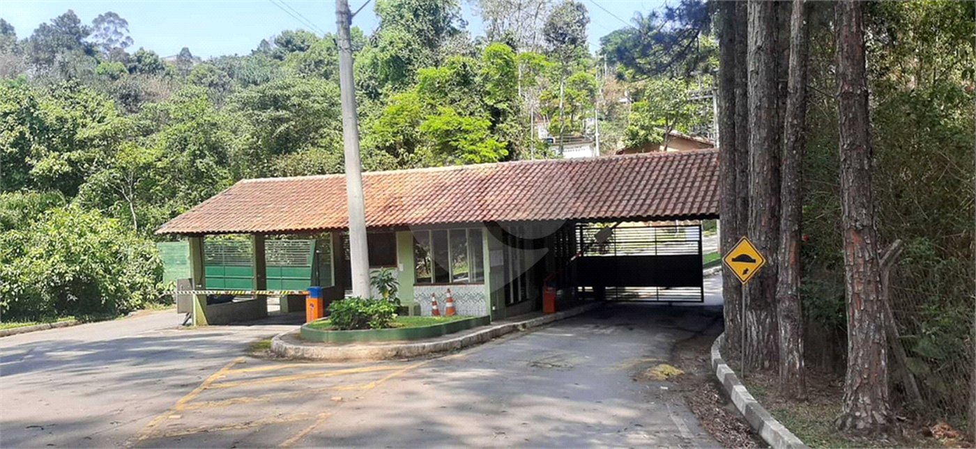 Sobrado à venda com 4 quartos, sendo 2 suítes, em Serra da Cantareira, Mairiporã, SP