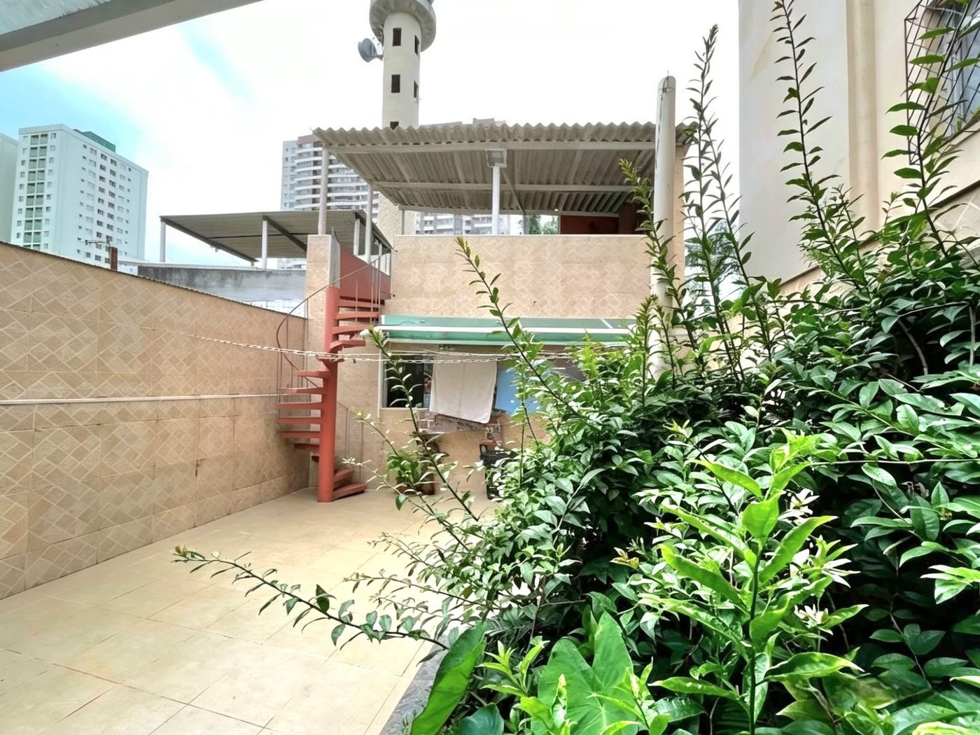 Casa com 3 dormitórios à venda, 210 m² por R$ 1.200.000,00 - Encruzilhada - Santos/SP