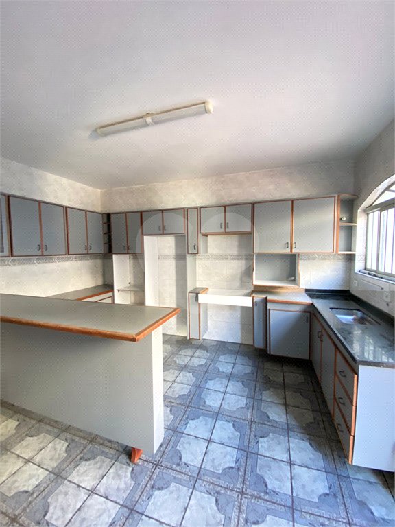 Sobrado à venda com 4 quartos, sendo 1 suíte, em Jardim Medina, Poá, SP