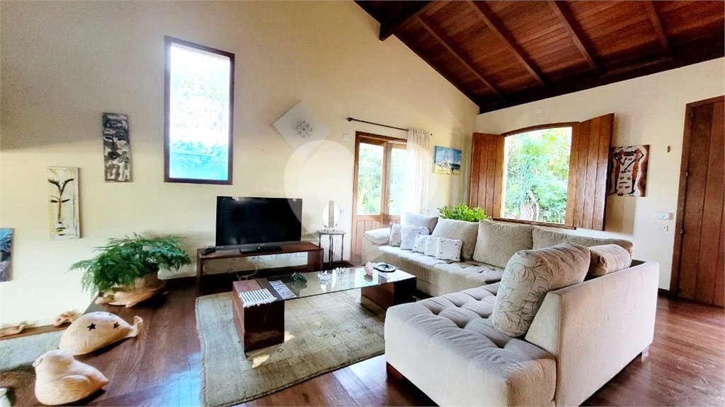 Casa à venda com 3 suítes no Centro, Santa Cruz Cabrália, BA