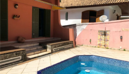 Casa à venda com 4 quartos, sendo 2 suítes,  em Jardim Leonor, São Paulo, SP