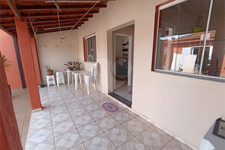 Casa à venda com 3 quartos, sendo 1 suíte, em Vila Rosa, Itapetininga, SP