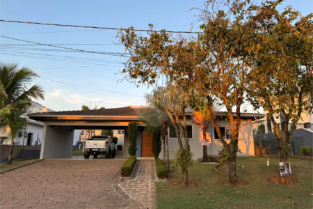 Casa à venda com 4 quartos, sendo 3 suítes, no condomínio Terras de Mont Serrat, Salto - SP
