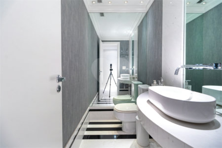 Apartamento à venda com 5 suítes em Moema, São Paulo, SP