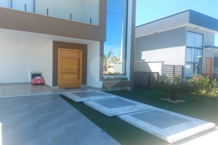 Casa à venda com 4 quartos, sendo 3 suítes, em Ogiva, Cabo Frio, RJ