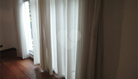 Sobrado à venda com 4 quartos, sendo 3 suítes,  em Jardim São Bento, São Paulo, SP