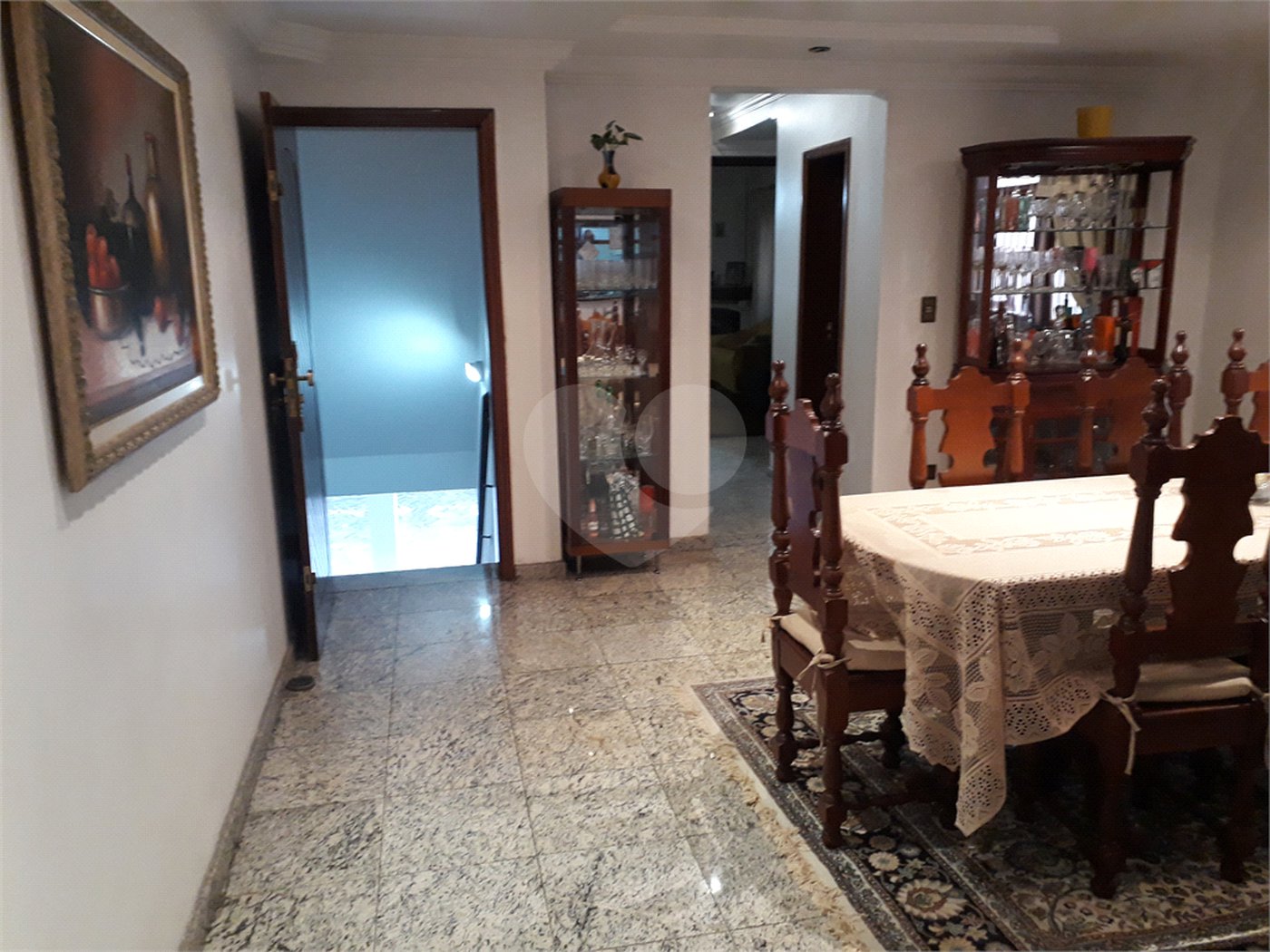 Mansão em condomínio, com 6 suites, e vagas para 15 autos....