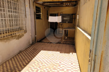 Casa Térrea com 3 dormitórios.
