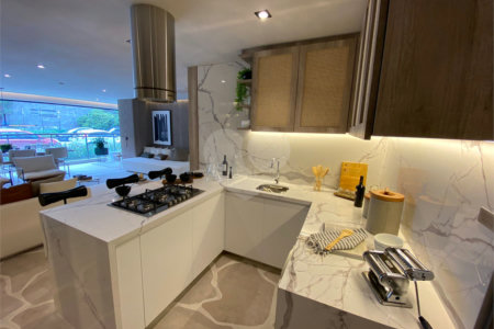 Apartamento à venda com 3 suítes em Campo Belo, São Paulo, SP