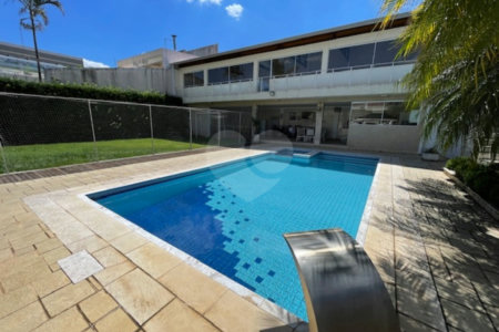 Casa à venda com 4 suítes em Chácara Mafalda, São Paulo, SP
