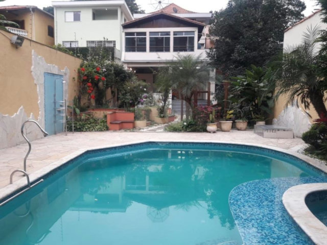 Sobrado à venda com 6 quartos, sendo 2 suítes,  em Horto Florestal, São Paulo, SP