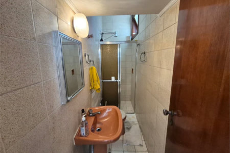 Casa de Vila à venda ou para alugar com 4 quartos, sendo 2 suítes, em Jardim Leonor, São Paulo, SP