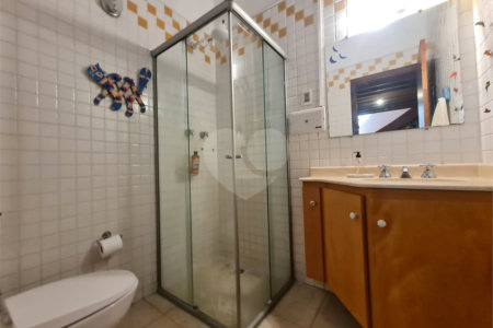Casa Térrea à venda com 4 quartos, sendo 2 suítes, em Interlagos, São Paulo, SP
