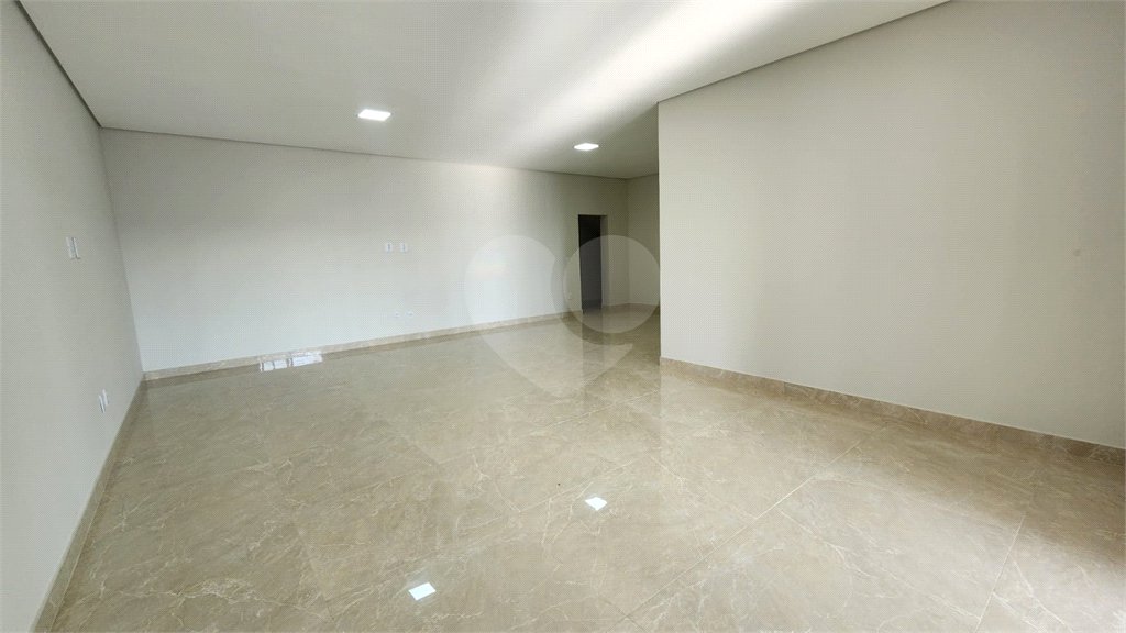 Casa à venda com 3 suítes no condomínio Santa Isabel I, Louveira - SP
