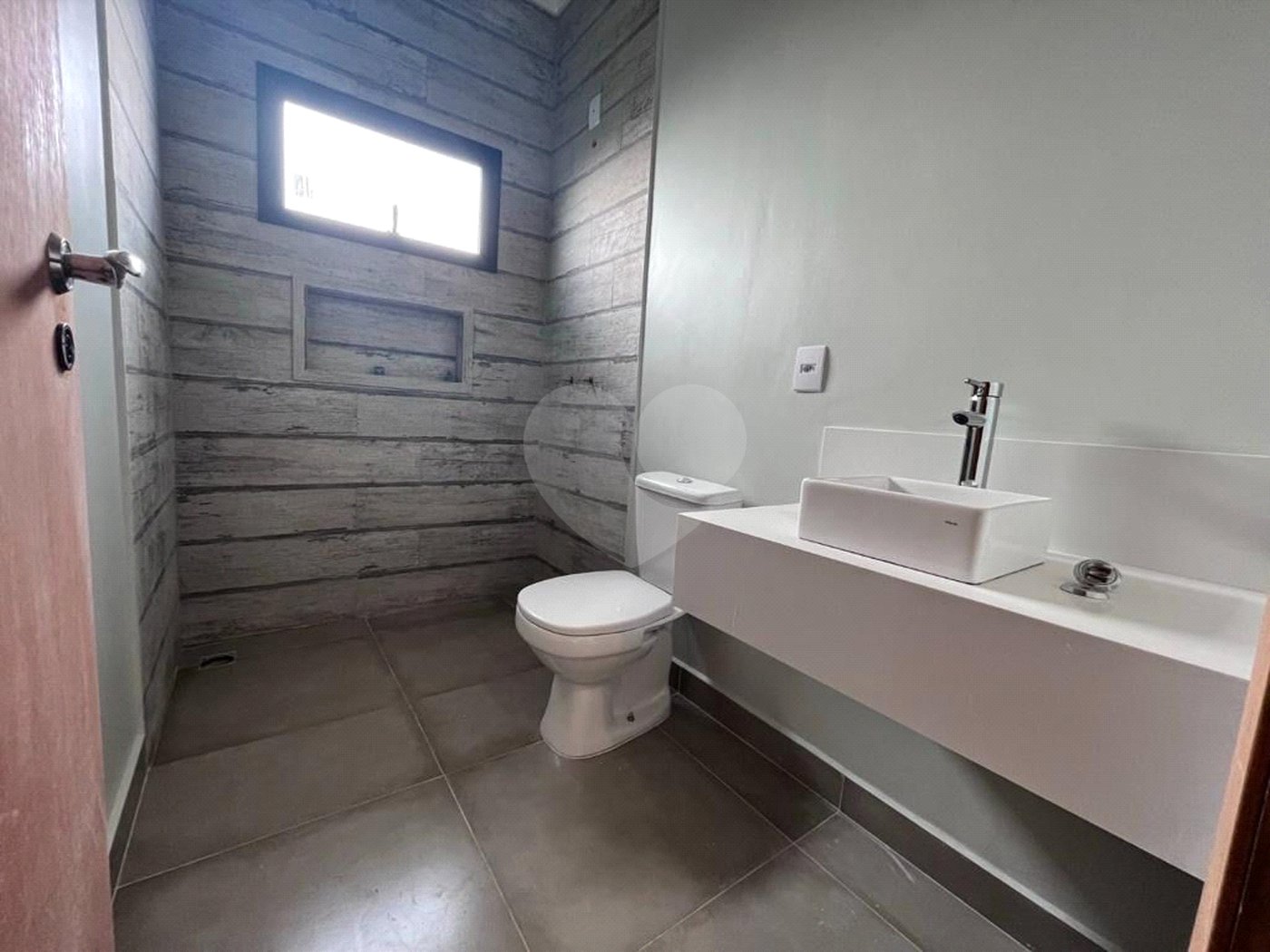 Casa à venda com 4 suítes no condomínio Village Saint Charbel, Araçoiaba da Serra - SP