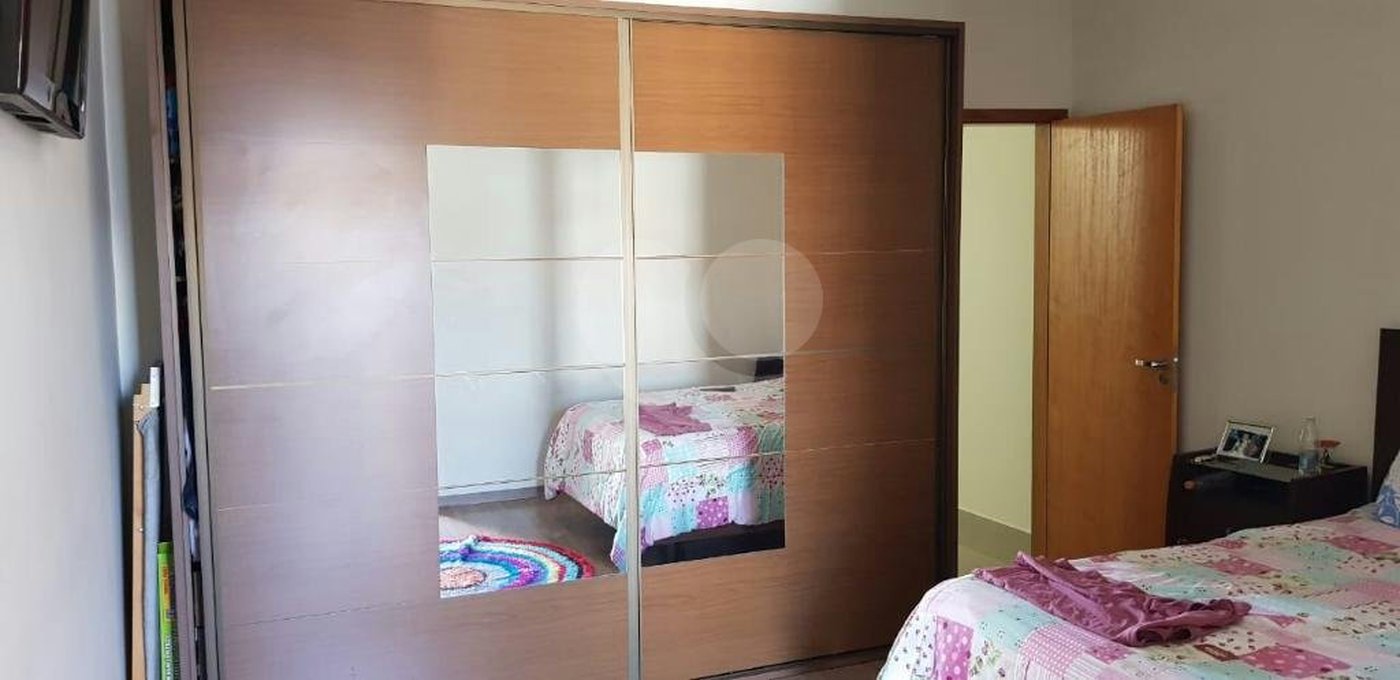Sobrado à venda com 4 quartos, sendo 3 suítes, em Jardim Virginia Bianca, São Paulo, SP