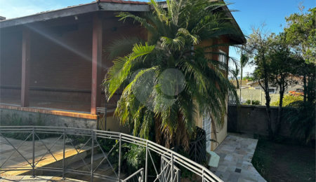 Casa à venda com 4 suítes em Vila Petrópolis, Atibaia, SP
