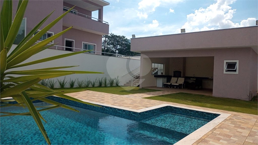 Casa à venda com 5 suítes no condomínio Village da Serra, Araçoiaba da Serra - SP