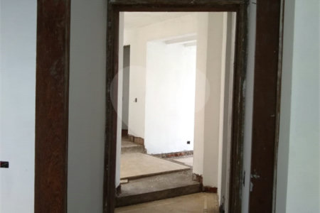 Sobrado à venda com 4 quartos, sendo 3 suítes,  em Morumbi, São Paulo, SP