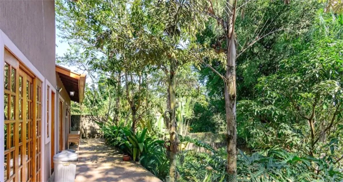 Casa à venda com 4 quartos, sendo 2 suítes,  em Granja Viana, Cotia, SP