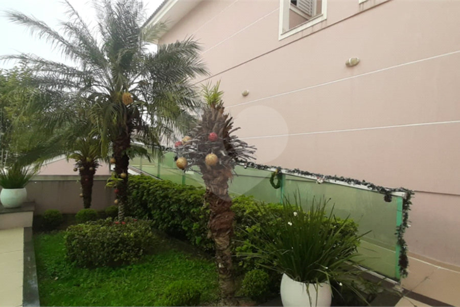Casa à venda com 3 quartos, sendo 2 suítes, no condomínio Mário Araújo, São Paulo - SP