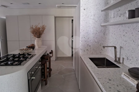 Apartamento à venda com 3 suítes em Moema, São Paulo, SP