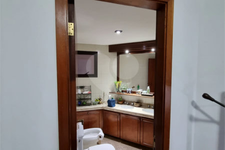 Apartamento à venda com 3 quartos, sendo 1 suíte, em Indianópolis, São Paulo, SP