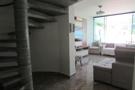 Casa de Alto Padrão com 5 Suítes e Lazer Completo– Guarujá