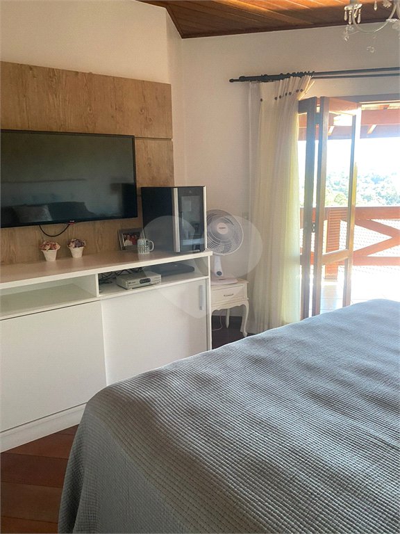 Casa à venda com 5 quartos, sendo 4 suítes, no condomínio Lago do Imperador, Mairiporã - SP