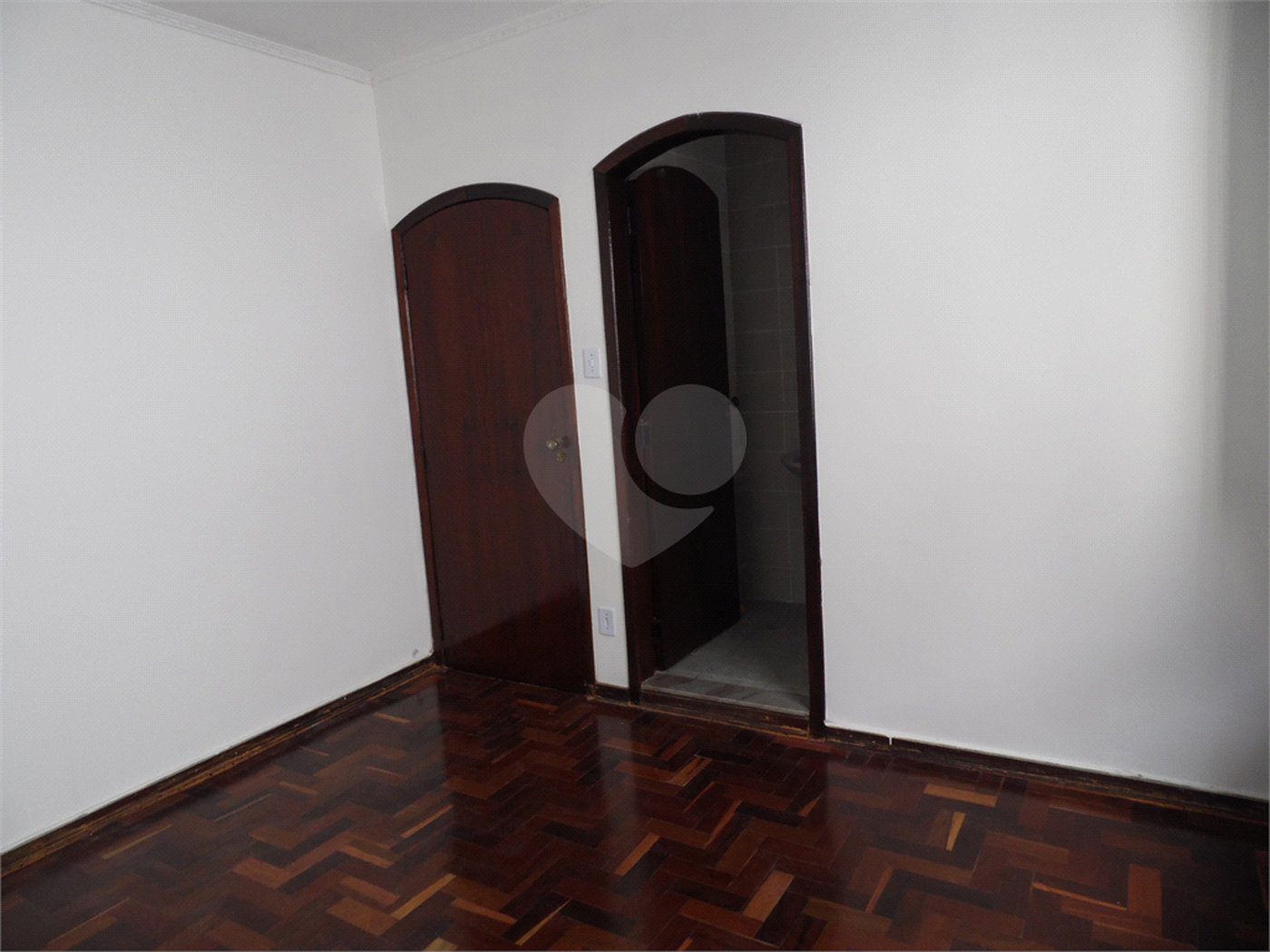 Casa à venda com 5 quartos, sendo 3 suítes, em Vila São Francisco, São Paulo, SP